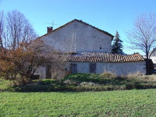 Enduit à pierre-vue sur un bâti ancien.